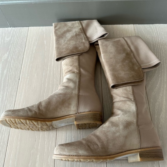 Stuart Weitzman over the new boots in taupe - Picture 2 of 6
